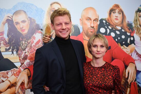 Премьера фильма "Девушки бывают разные"