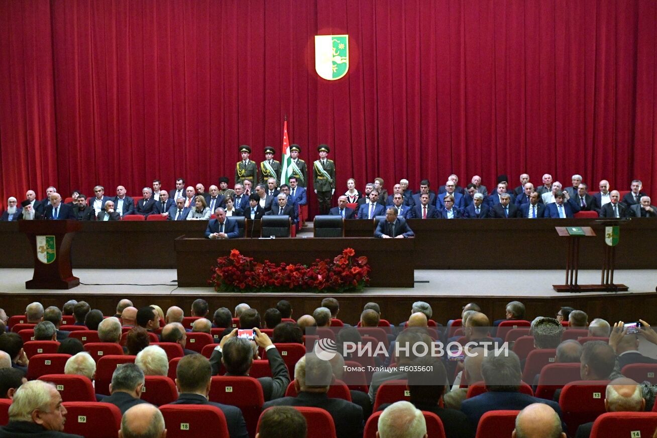 Инаугурация избранного президента Абхазии Р. Хаджимбы