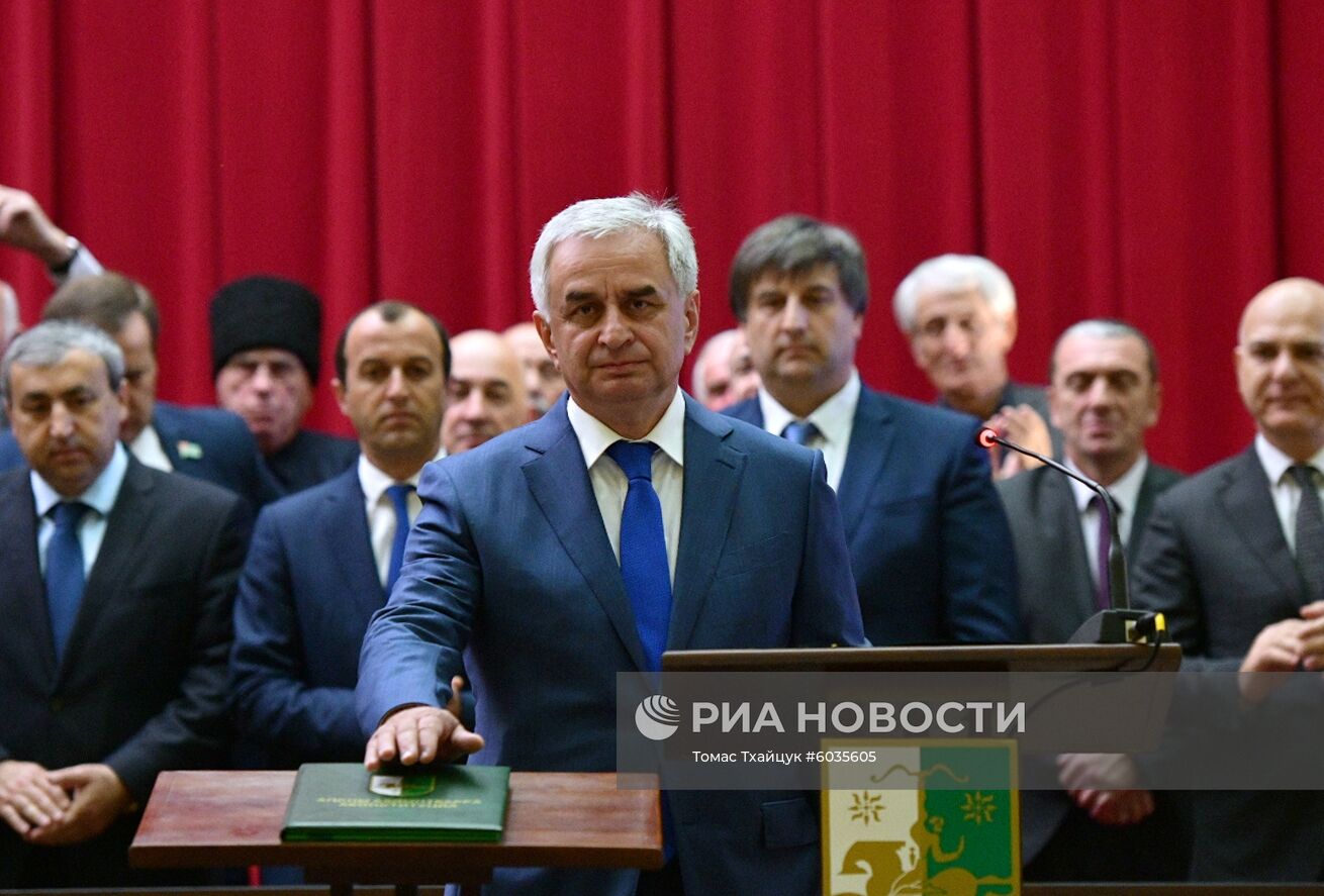 Инаугурация избранного президента Абхазии Р. Хаджимбы