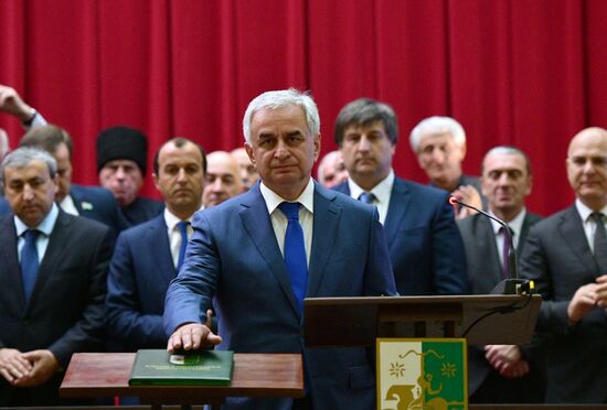 Инаугурация избранного президента Абхазии Р. Хаджимбы