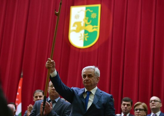 Инаугурация избранного президента Абхазии Р. Хаджимбы