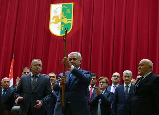 Инаугурация избранного президента Абхазии Р. Хаджимбы