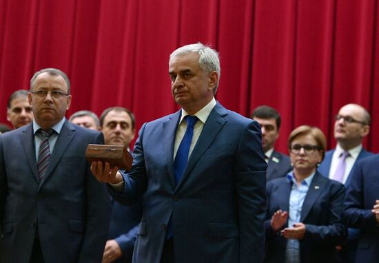 Инаугурация избранного президента Абхазии Р. Хаджимбы