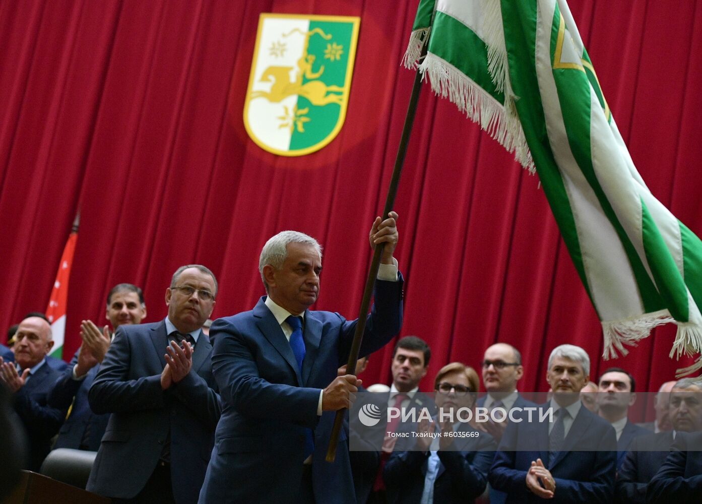 Инаугурация избранного президента Абхазии Р. Хаджимбы
