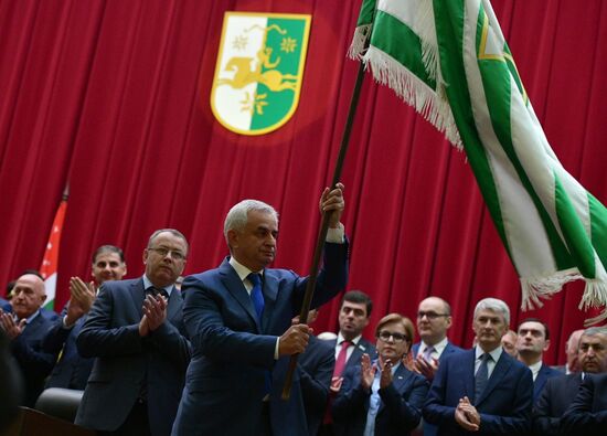 Инаугурация избранного президента Абхазии Р. Хаджимбы