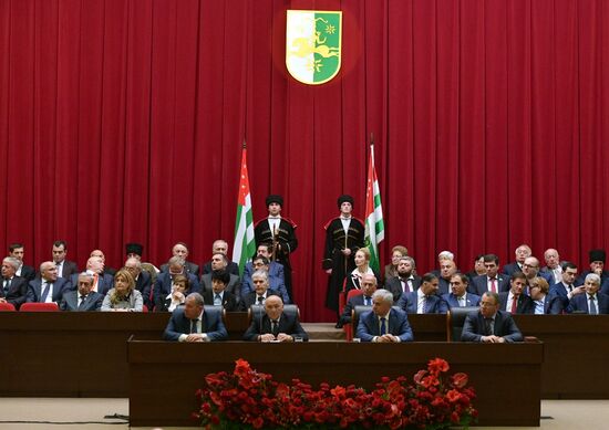 Инаугурация избранного президента Абхазии Р. Хаджимбы