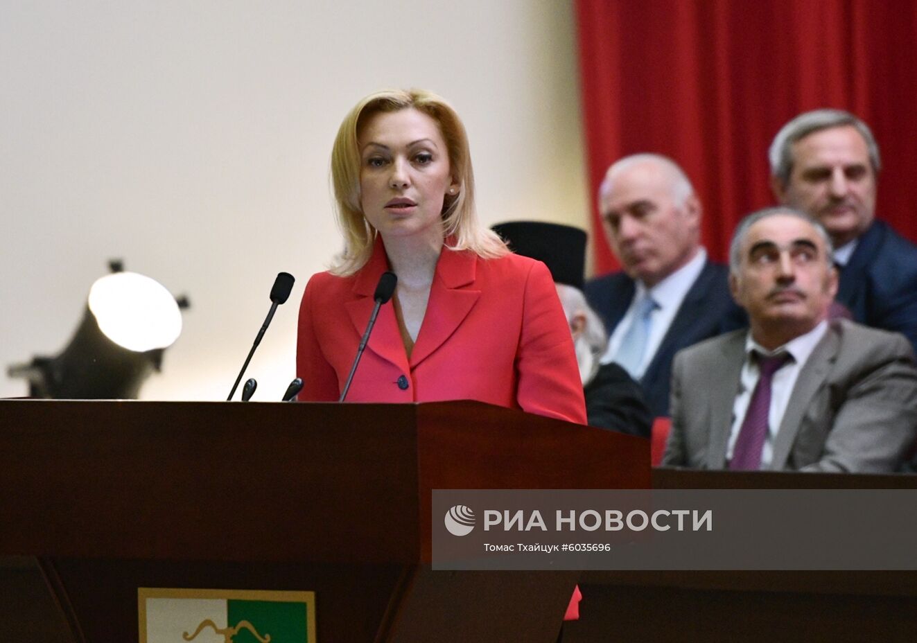 Инаугурация избранного президента Абхазии Р. Хаджимбы