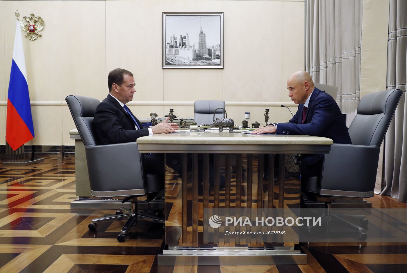Премьер-министр РФ Д. Медведев встретился с главой администрации Липецкой области И. Артамоновым