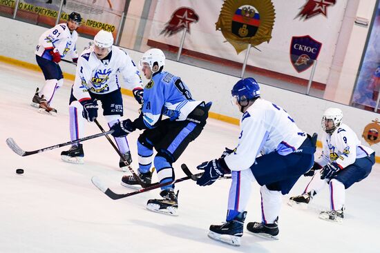 Хоккейный матч между командами звезд и ЧФ РФ в Севастополе