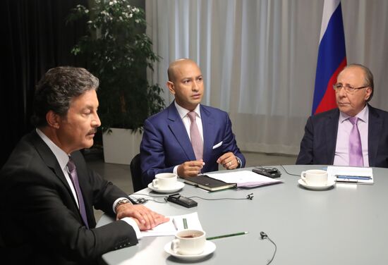 Президент РФ В. Путин дал интервью телеканалам RT Arabic, Sky News и Al Arabiya