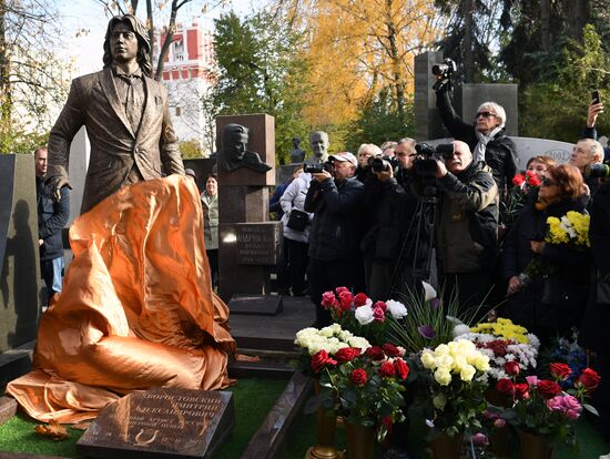 Открытие памятника Д. Хворостовскому на Новодевичьем кладбище
