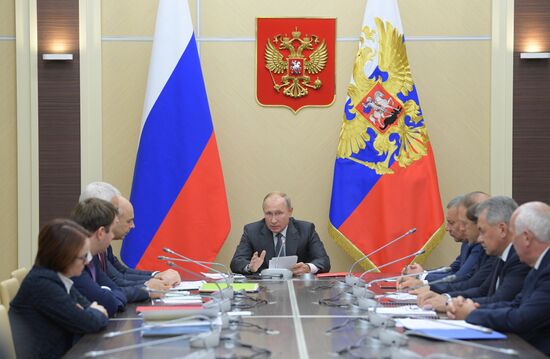 Президент РФ В. Путин провел совещание по финансовому оздоровлению организаций ОПК