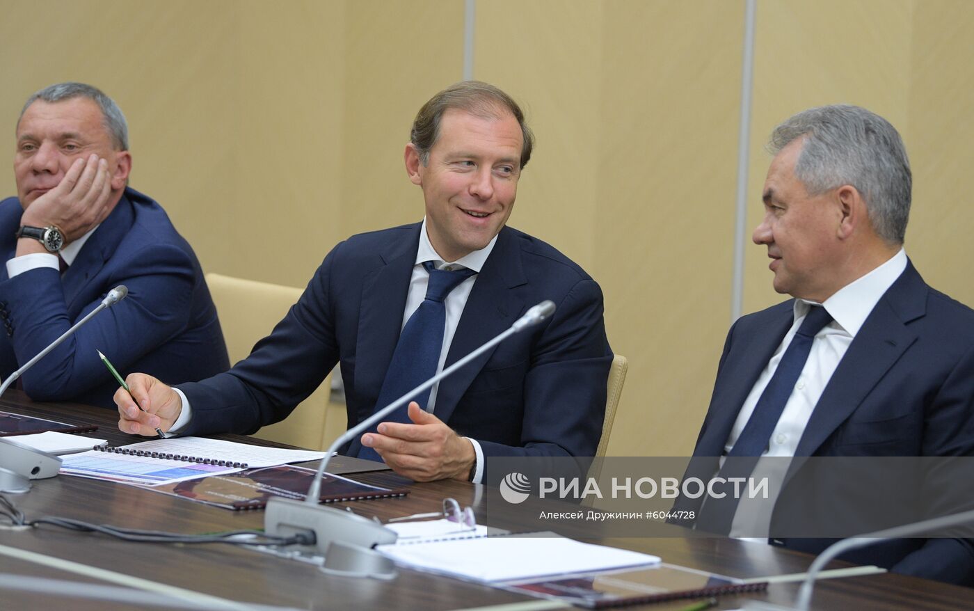 Президент РФ В. Путин провел совещание по финансовому оздоровлению организаций ОПК