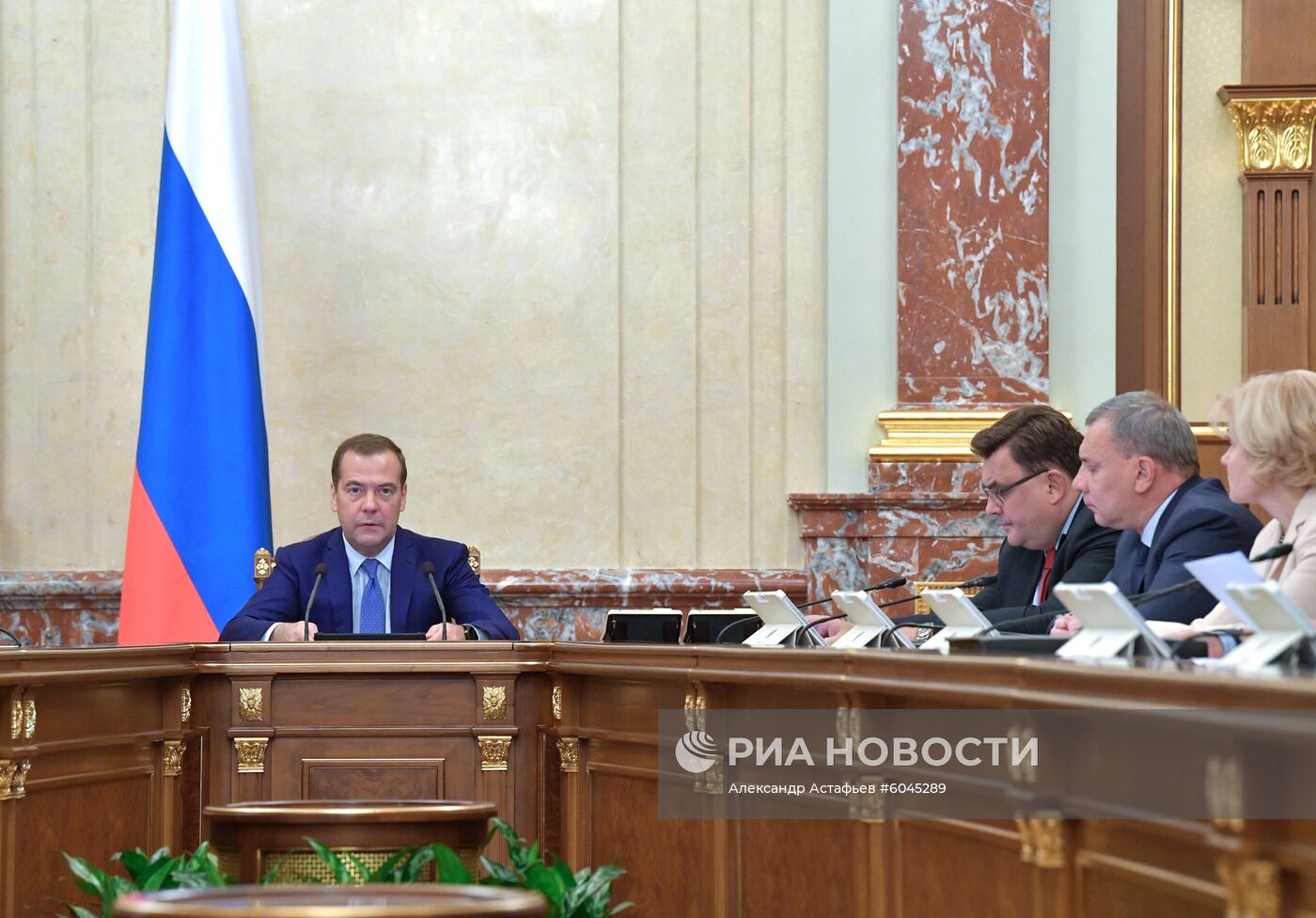 Премьер-министр РФ Д. Медведев провел заседание правительства РФ