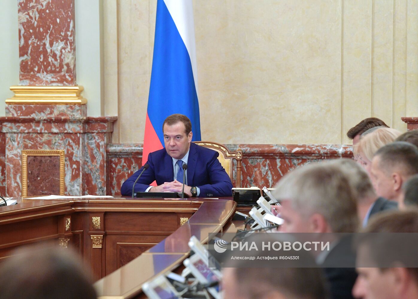 Премьер-министр РФ Д. Медведев провел заседание правительства РФ