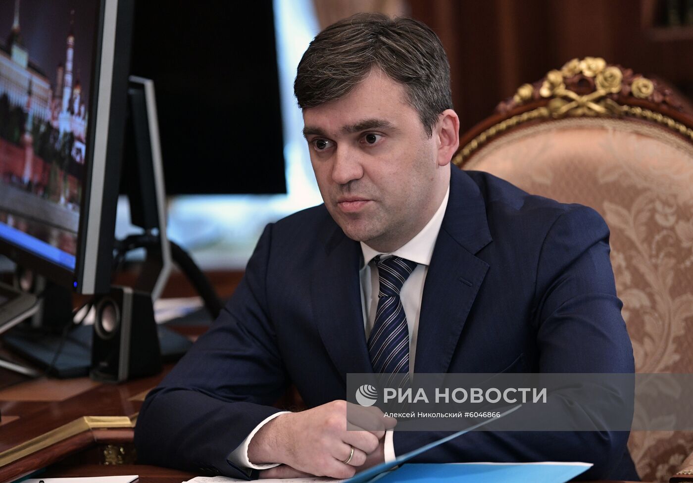 Президент РФ В. Путин встретился с губернатором Ивановской области С. Воскресенским