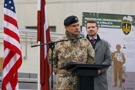 Церемония передачи Латвии от США средств разминирования Husky