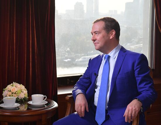 Интервью премьер-министра РФ Д. Медведева сербской газете "Вечерние новости"