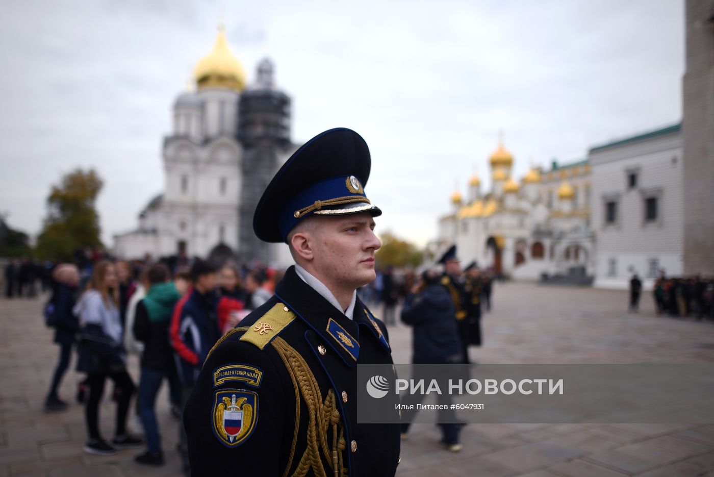 Последняя в 2019 году церемония развода пеших и конных караулов Президентского полка