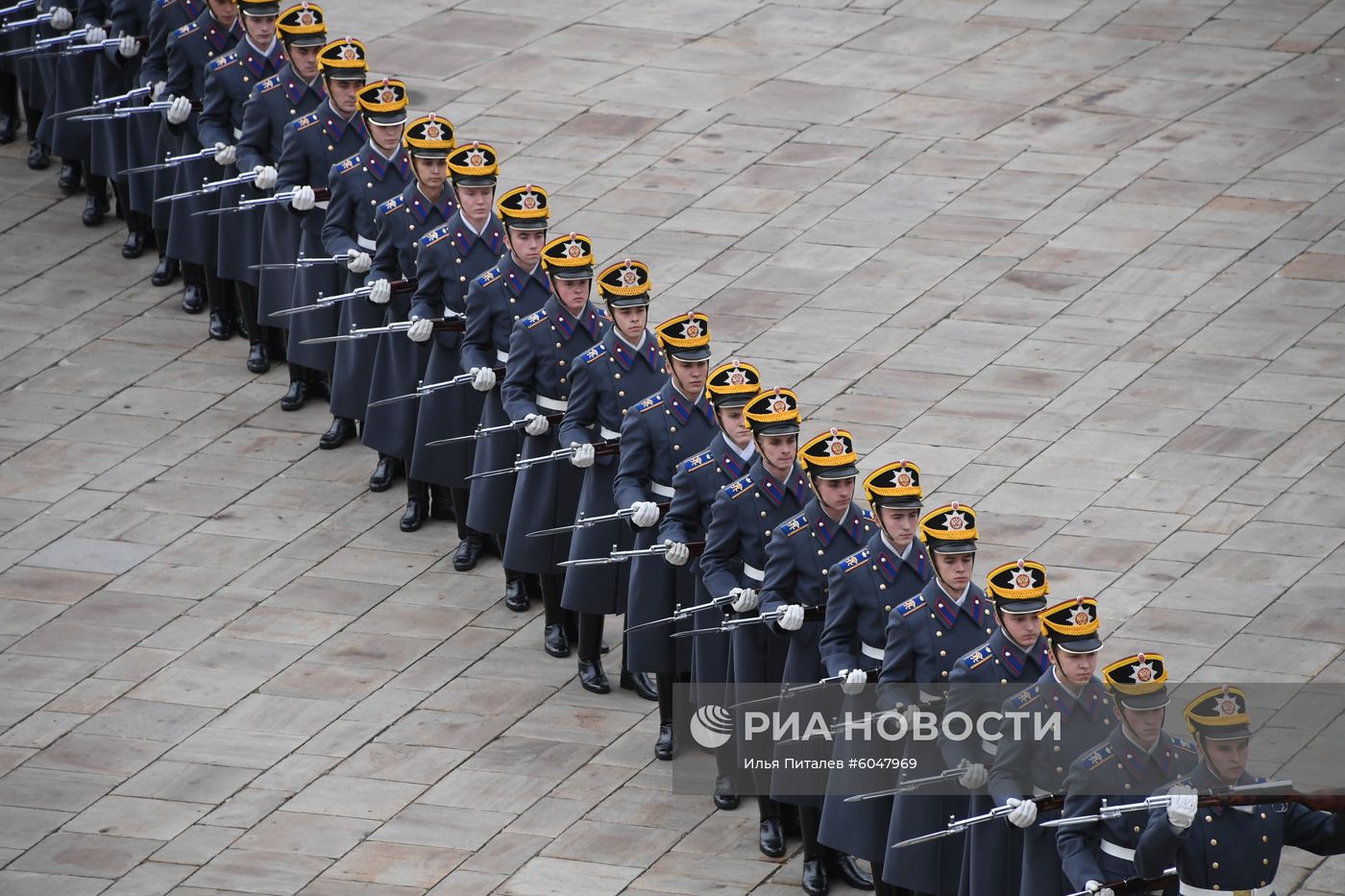 Последняя в 2019 году церемония развода пеших и конных караулов Президентского полка