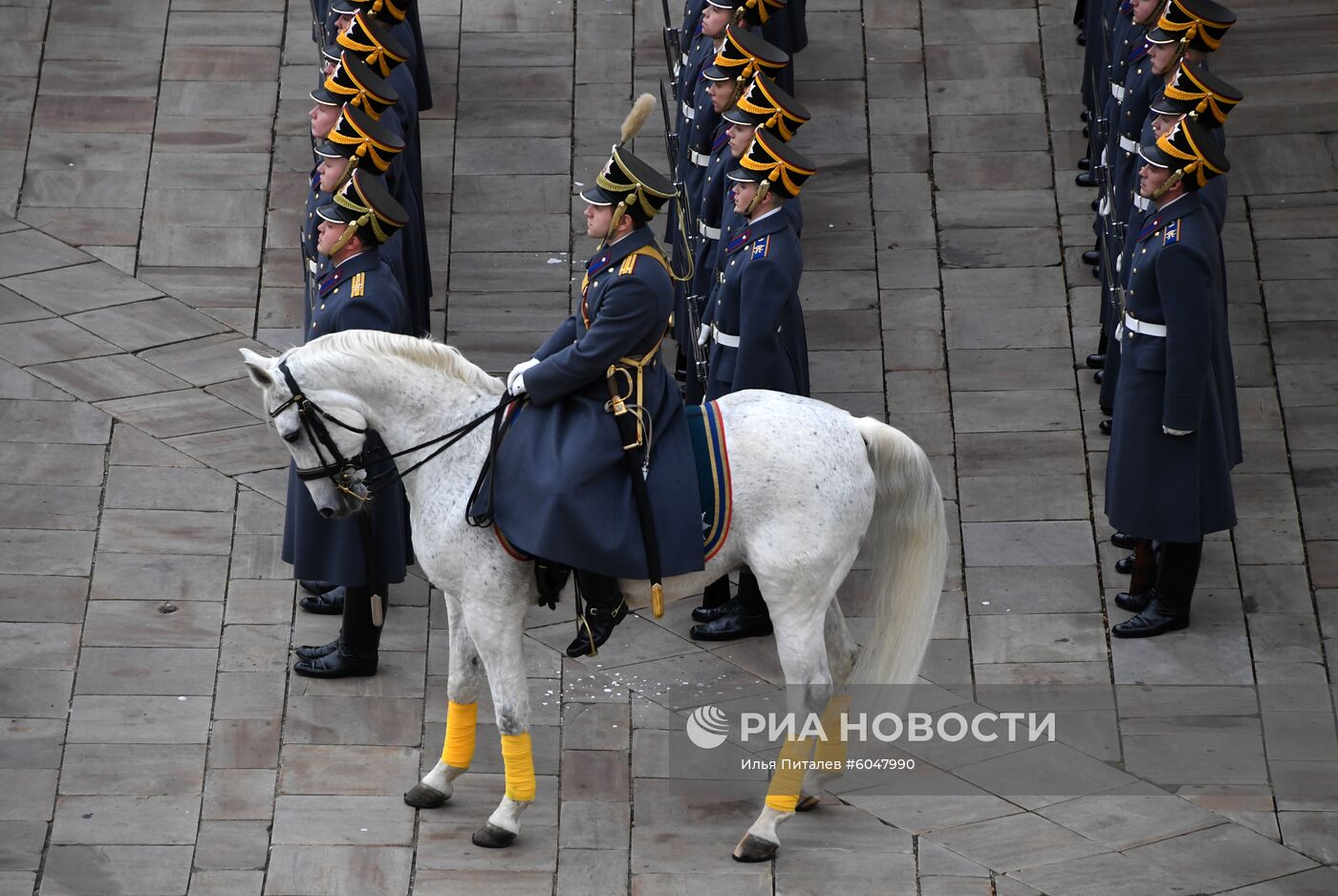 Последняя в 2019 году церемония развода пеших и конных караулов Президентского полка