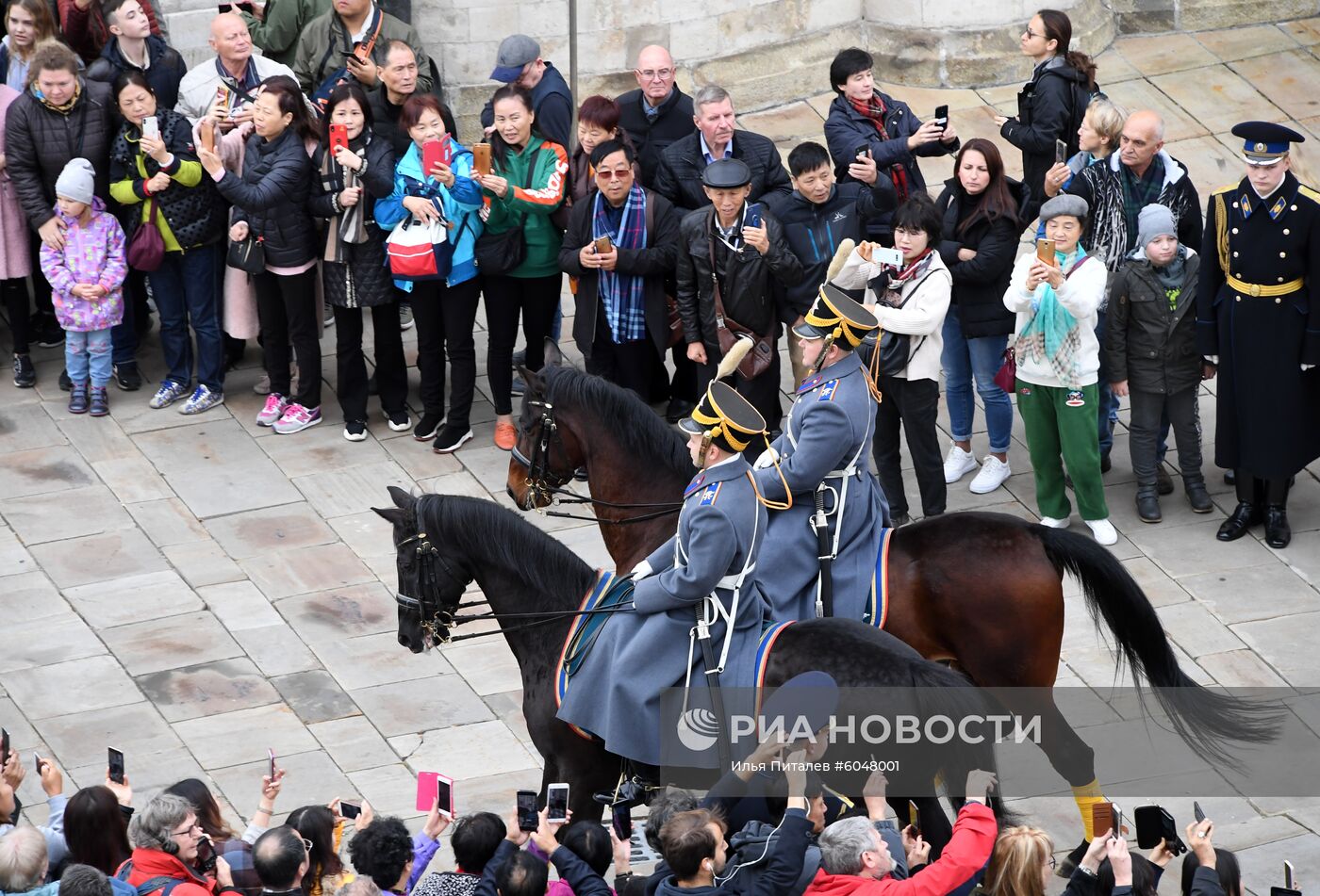 Последняя в 2019 году церемония развода пеших и конных караулов Президентского полка