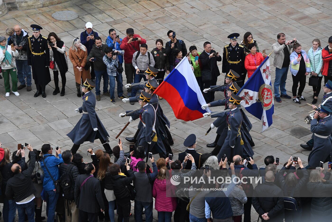 Последняя в 2019 году церемония развода пеших и конных караулов Президентского полка