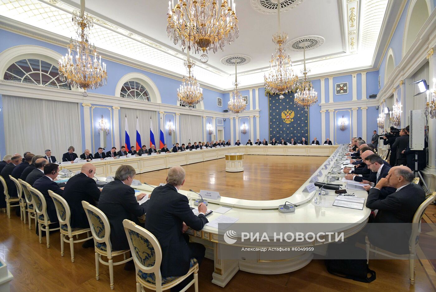  Премьер-министр РФ Д. Медведев провел заседание Консультативного совета по иностранным инвестициям в России