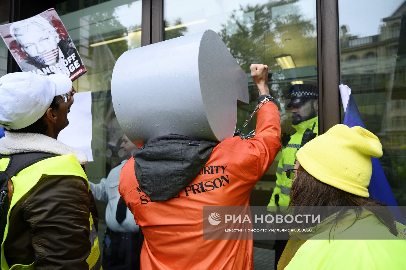 Акция в поддержку Дж. Ассанжа в Лондоне