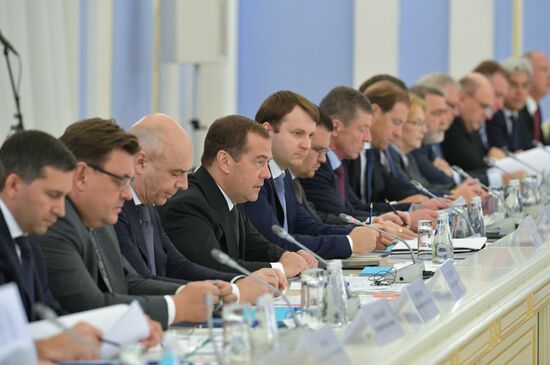  Премьер-министр РФ Д. Медведев провел заседание Консультативного совета по иностранным инвестициям в России