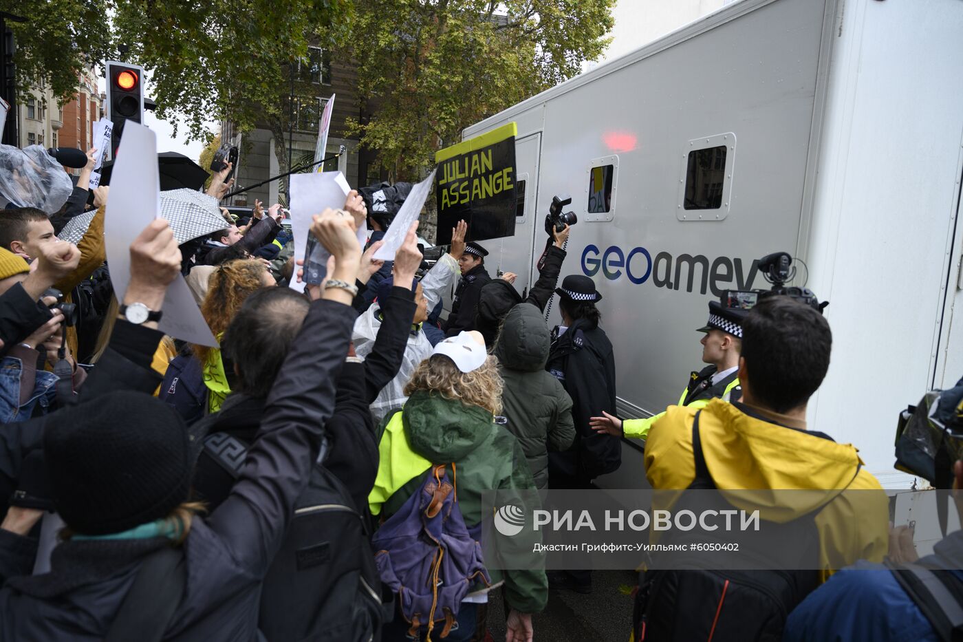 Акция в поддержку Дж. Ассанжа в Лондоне