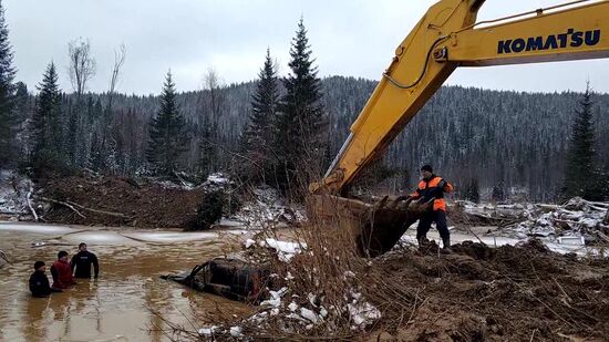 Ликвидация последствий прорыва дамбы в Красноярском крае