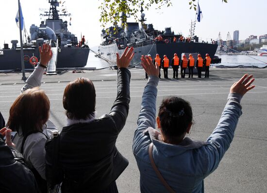 Встреча учебного корабля Балтийского флота "Перекоп" во Владивостоке