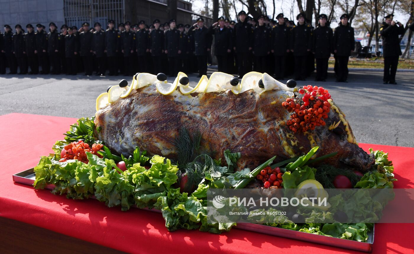 Встреча учебного корабля Балтийского флота "Перекоп" во Владивостоке