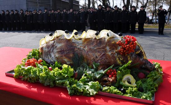 Встреча учебного корабля Балтийского флота "Перекоп" во Владивостоке