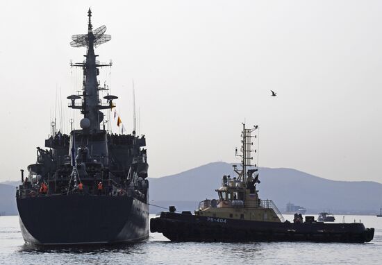 Встреча учебного корабля Балтийского флота "Перекоп" во Владивостоке