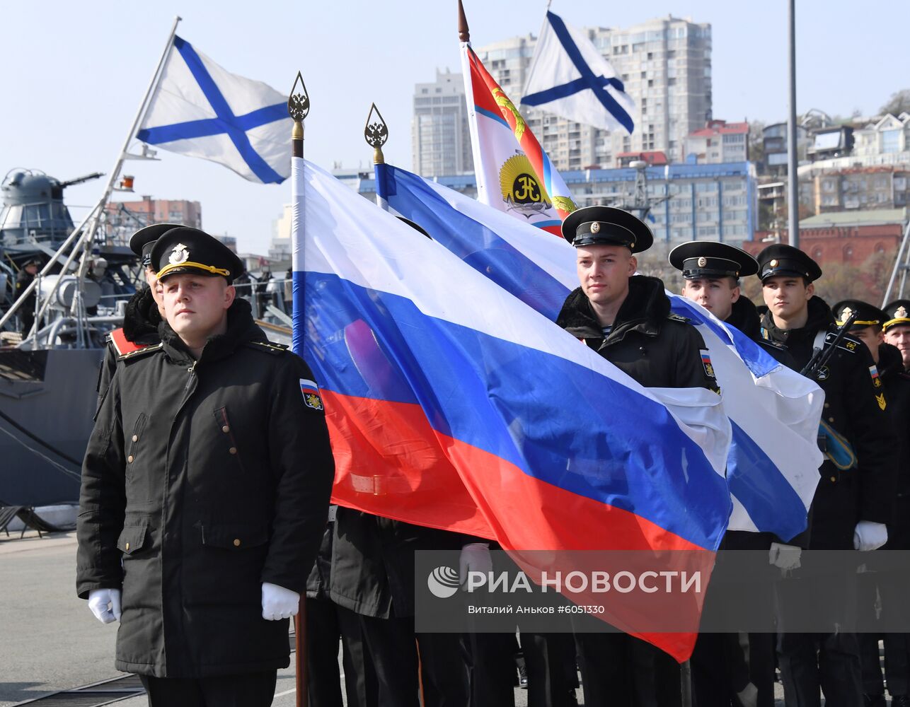 Встреча учебного корабля Балтийского флота "Перекоп" во Владивостоке