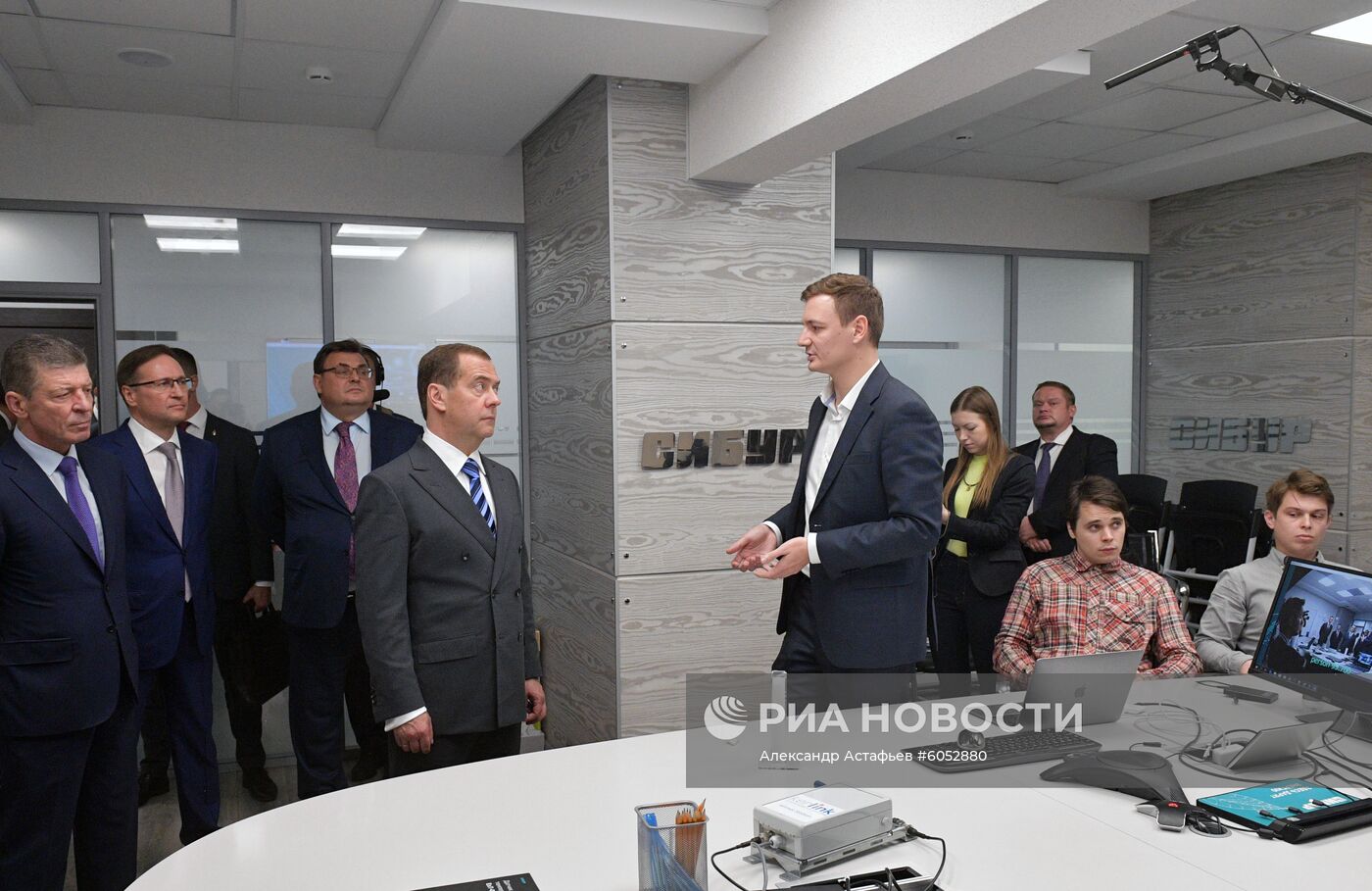 Премьер-министр РФ Д. Медведев посетил ПАО "Сибур Холдинг"