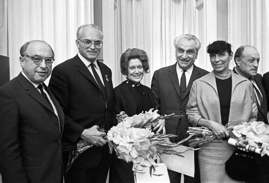 Вручение Международной Ленинской премии датскому художнику Х. Бидструпу