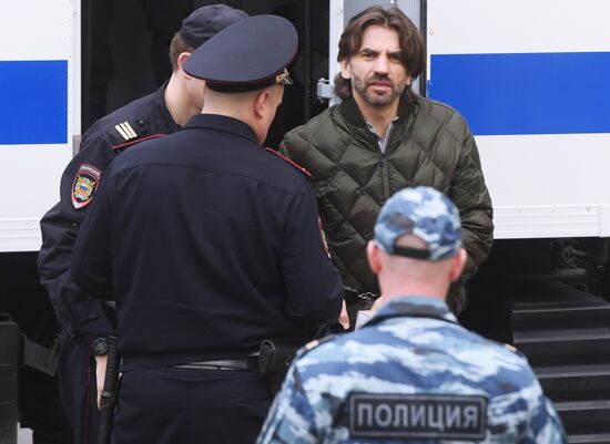 Рассмотрение ходатайства следствия о продлении срока ареста М. Абызову 