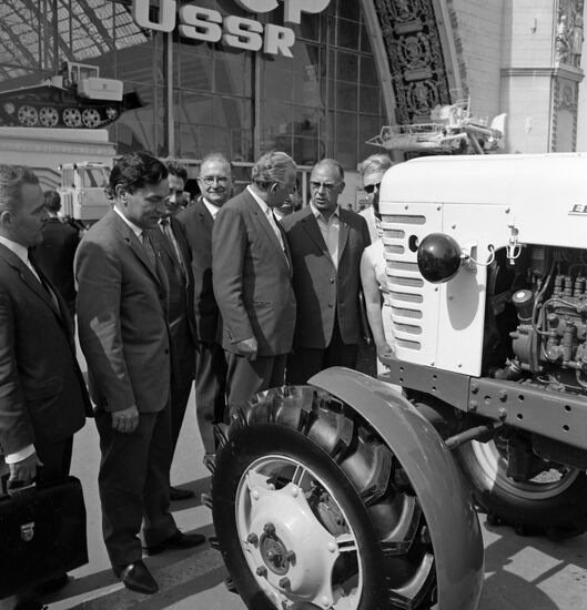 Выставка "Современные сельскохозяйственные машины и оборудование" на ВДНХ