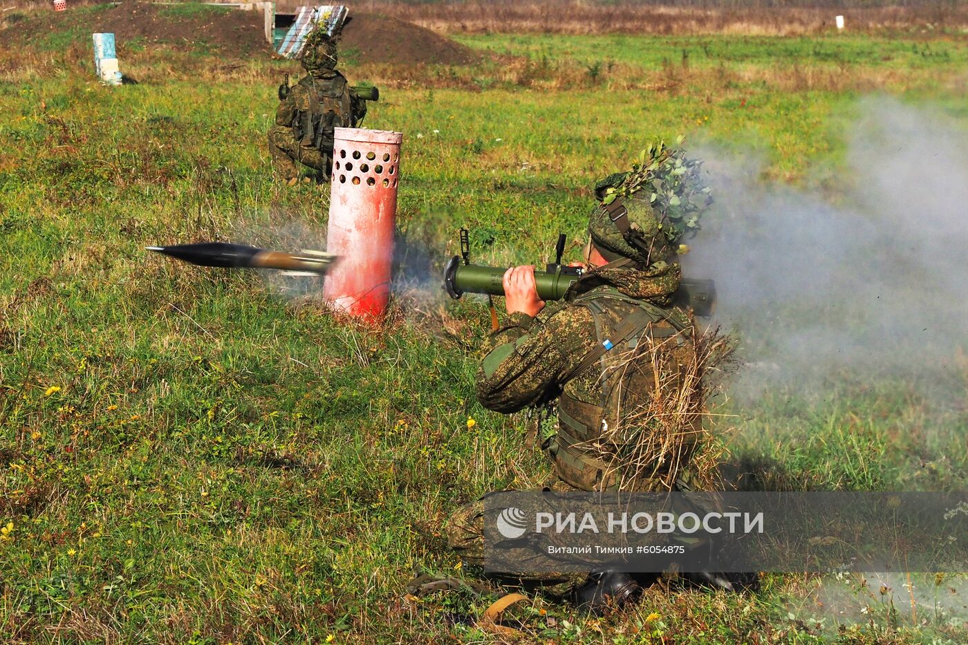 Военнослужащие стреляют из гранатомета РПГ-26 во время тактико-специальных учений подразделения специального назначения Южного военного округа на полигоне Молькино в Краснодарском крае. Место: Россия, Краснодарский край. Автор: Виталий Тимкив/РИА Новости. Учения соединения спецназначения ЮВО