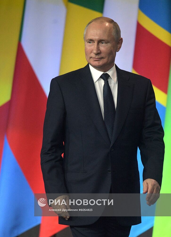 Президент РФ В. Путин принял участие в работе форума "Россия - Африка"