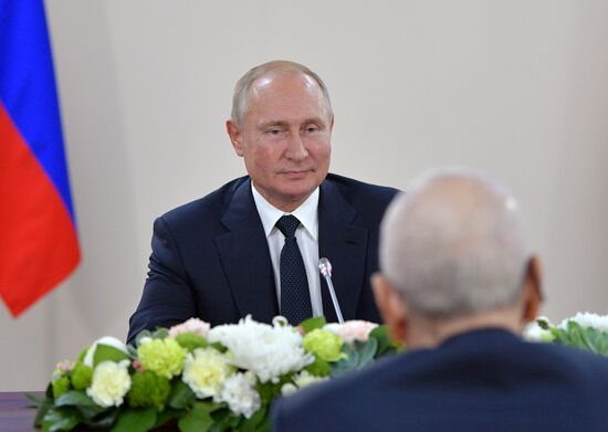 Президент РФ В. Путин принял участие в работе форума "Россия - Африка"