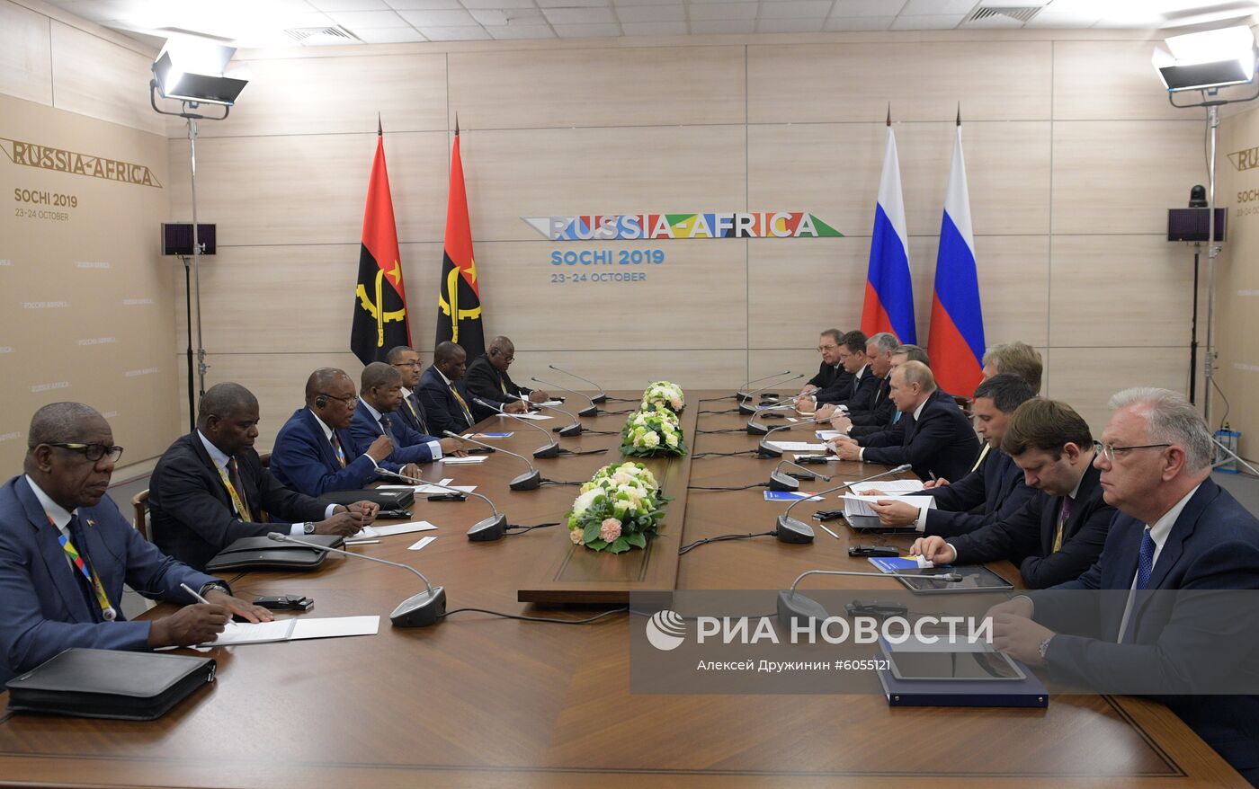 Президент РФ В. Путин принял участие в работе форума "Россия - Африка"