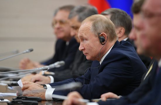 Президент РФ В. Путин принял участие в работе форума "Россия - Африка"