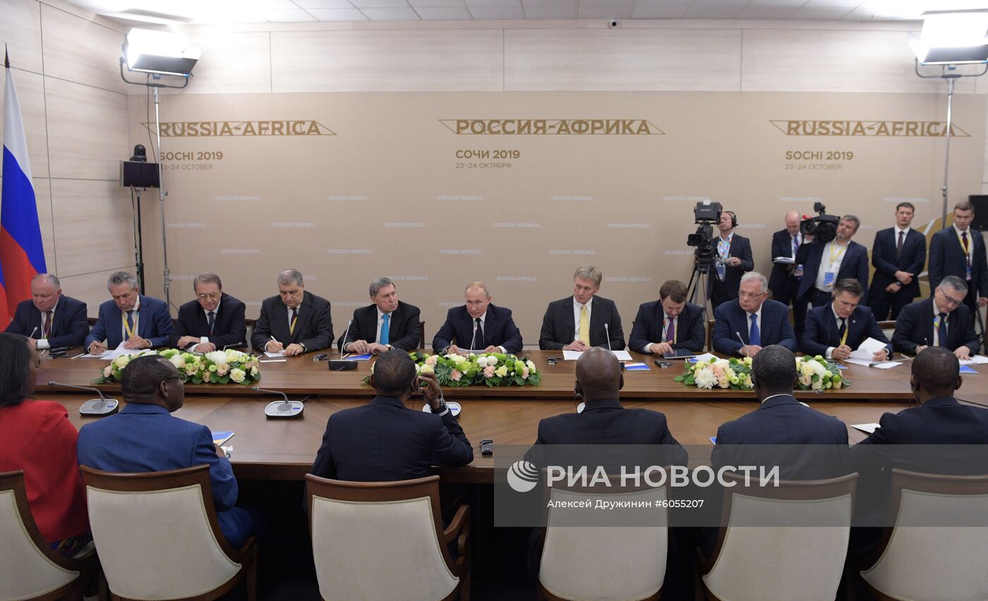 Президент РФ В. Путин принял участие в работе форума "Россия - Африка"