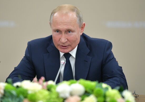 Президент РФ В. Путин принял участие в работе форума "Россия - Африка"