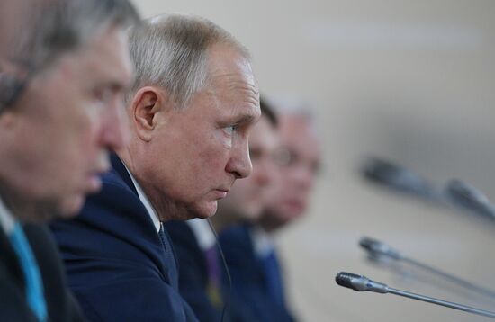 Президент РФ В. Путин принял участие в работе форума "Россия - Африка"