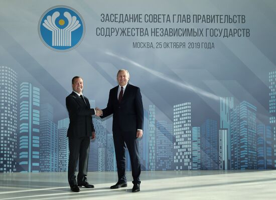 Премьер-министр РФ Д. Медведев принял участие в заседаниях Совета глав правительств СНГ и Евразийского межправительственного совета